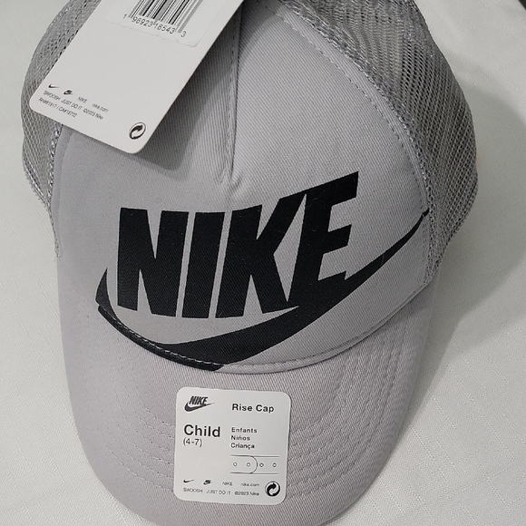 Nike Kids Silver Mesh Cap Size 4-7 - Picture 7 of 8